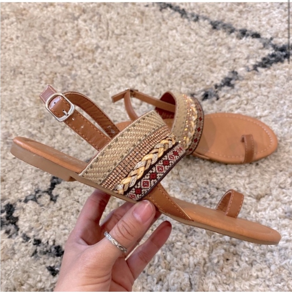 Nature Breeze Aztec Toe Strap Sandals Tan Size 9